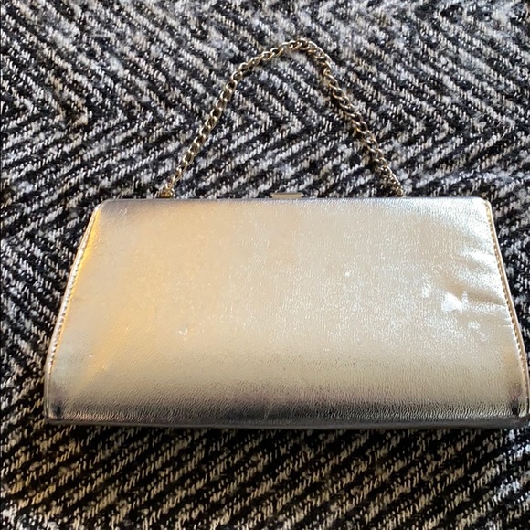 Small clutch purse with short chain!👜 - Picture 2 of 2